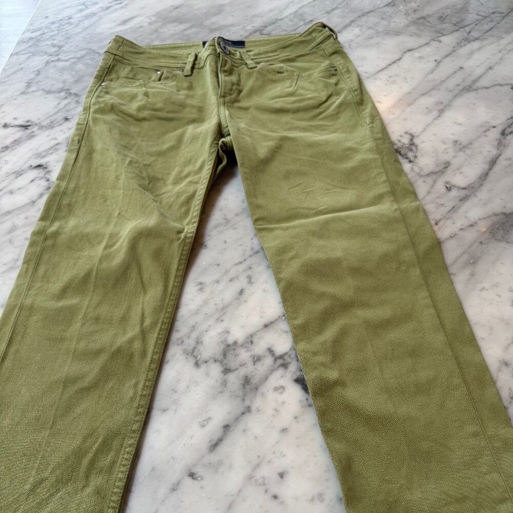 Tommy Bahama Denim. Cropped mid rise. Size 6
